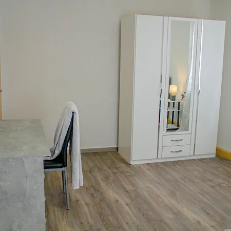 F&f - 3 Og - Zentral Mit Kostenfreien Privatparkplaetzen Und Wlan * Ilsfeld