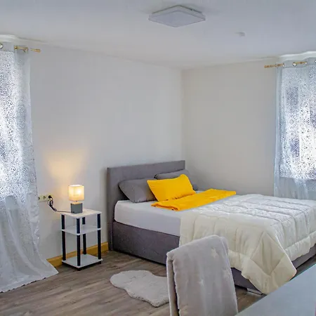 F&f - 3 Og - Zentral Mit Kostenfreien Privatparkplaetzen Und Wlan Ilsfeld